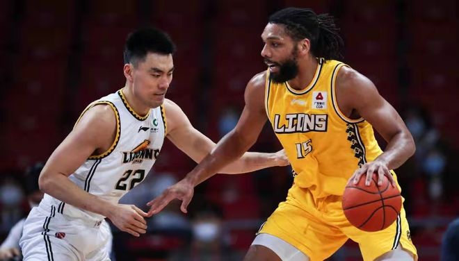 八村塁：看到浓眉身穿蓝色球衣而不是黄色，我还是会感觉奇怪（八村塁：浓眉穿蓝衣而非黄衣时，我依然觉得不习惯）