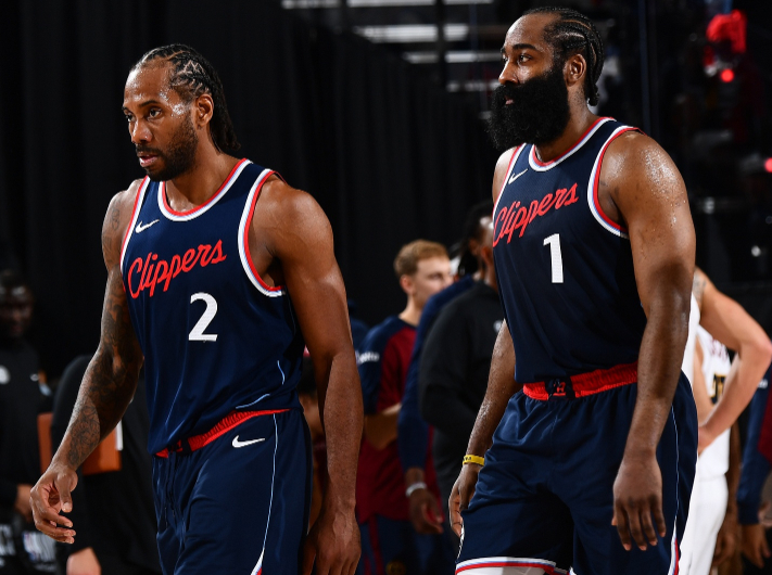 龙赛罗：巴萨落后8分都能夺冠 皇马有15冠底蕴也能做到（龙赛罗：巴萨即使落后8分仍能封王，皇马凭15冠底蕴同样可成）