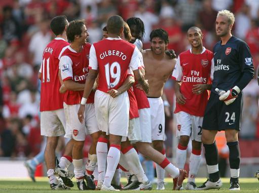 西甲半场：纳瓦罗、N.威廉姆斯建功，毕尔巴鄂2-0莱万特（西甲半场战报：纳瓦罗与N.威廉姆斯破门，毕尔巴鄂暂2-0领先莱万特）