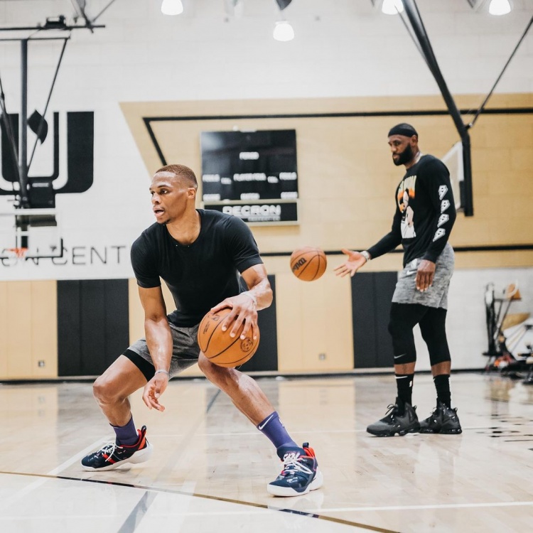 皇马跟队：库尔图瓦预计将伤缺10-12天（皇马随队记者：库尔图瓦预计伤停10至12天）