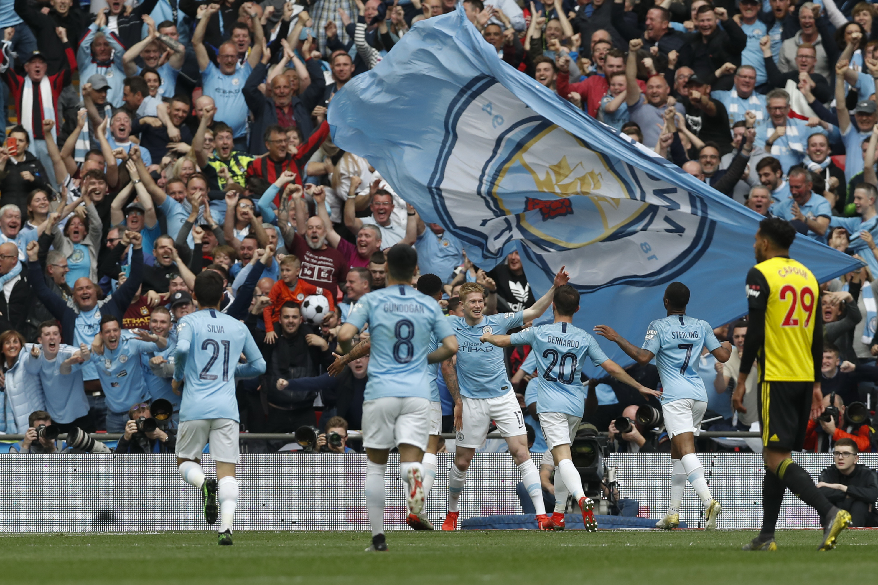 每体盘点巴萨青年队6名潜力右后卫：埃斯帕特最接近一线队（每体梳理巴萨青训6位右后卫新星：埃斯帕特最有望上调一线队）