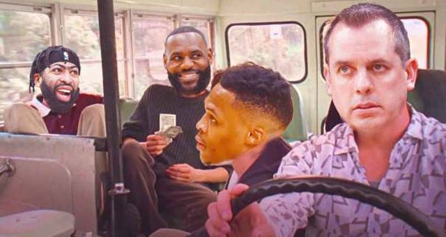 广州小学生观战轮椅篮球赛为运动员加油（广州小学生现场观赛轮椅篮球，为运动员加油助威）