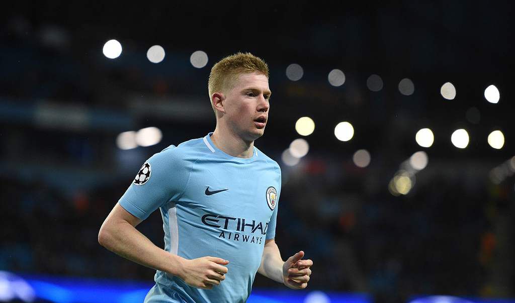 创历史，埃因霍温是首支正式比赛在安菲尔德打进3球的荷兰球队（历史首例！埃因霍温成首支在安菲尔德正式赛攻入3球的荷兰队）